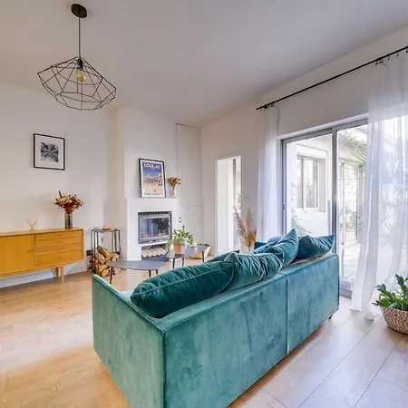 Beautiful With Terrace דירה בורדו