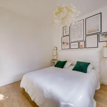 Apartment Beautiful With Terrace